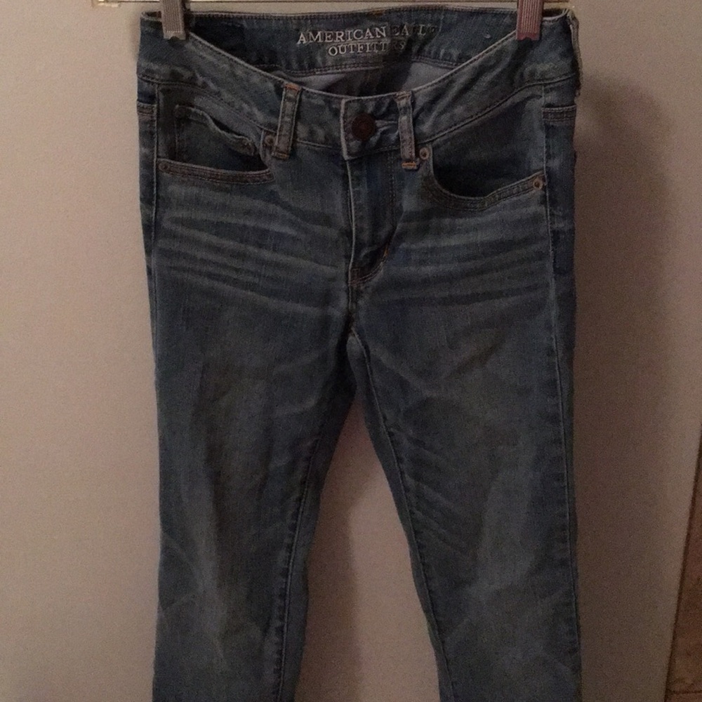 American Eagle Womens Faded Blue Jeans.